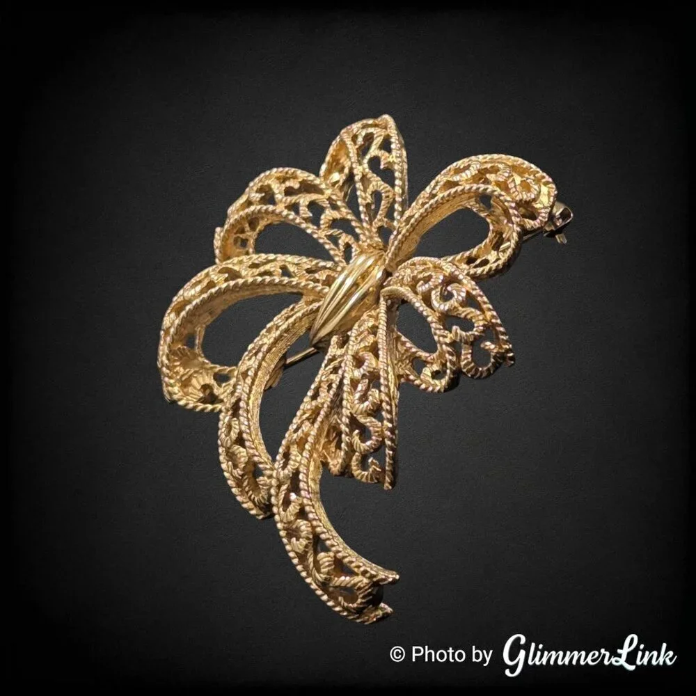 Vintage Crown Trifari Ornate Openwork Ribbon Bow Gold Tone Brooch Pin